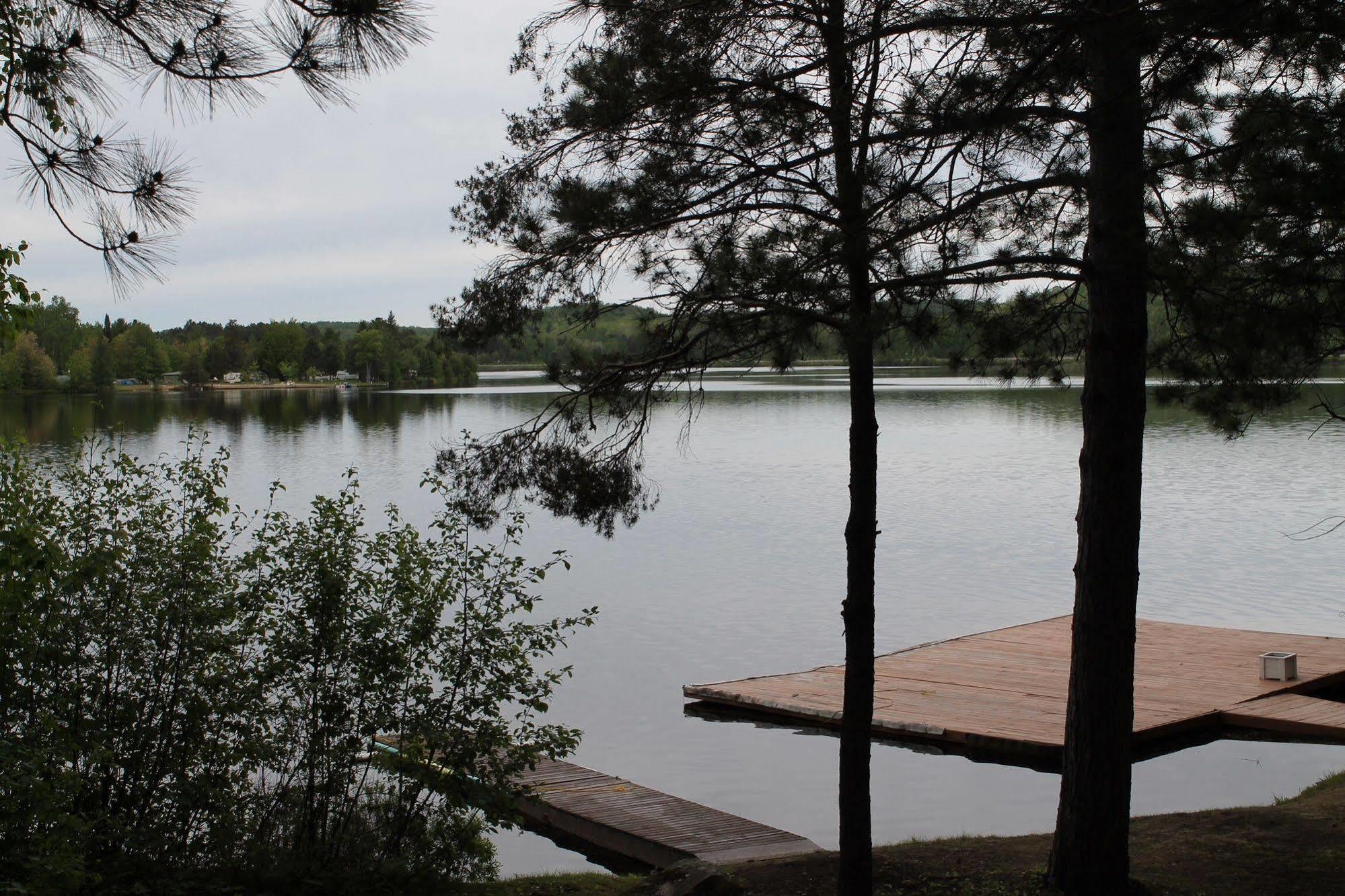 Algonquin'S Edge Resort Madawaska Exteriér fotografie